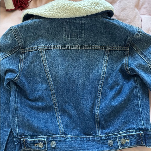 True Religion cropped Denim Jacket with Sherpa Collar - Picture 2 of 3